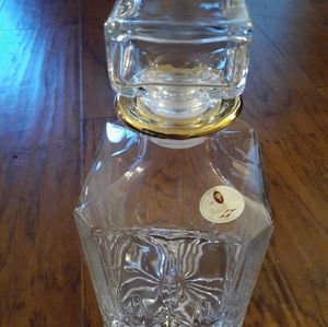 EXQUISITE NEW Cristalleria Made in Italy 9" Crystal Decanter.